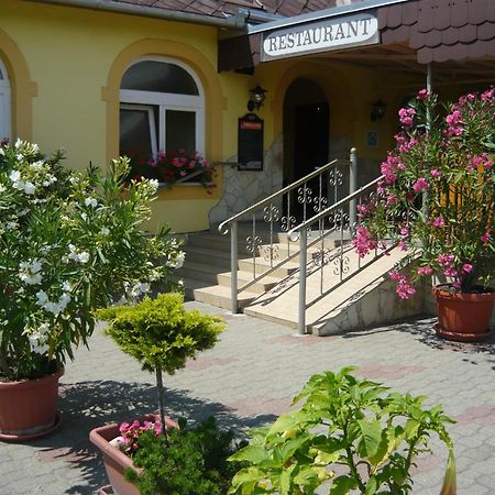 Patyi Etterem Es Hotel Bögöte المظهر الخارجي الصورة