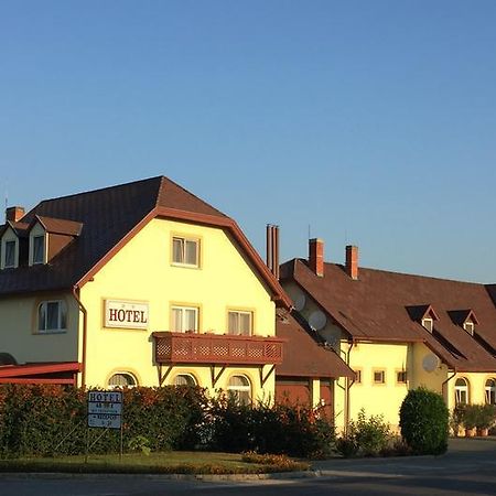 Patyi Etterem Es Hotel Bögöte المظهر الخارجي الصورة