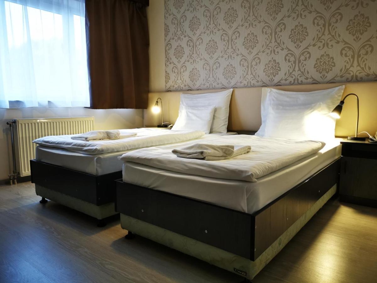 Patyi Etterem Es Hotel Bögöte المظهر الخارجي الصورة