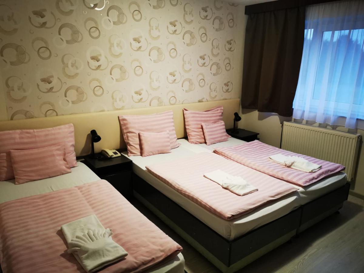 Patyi Etterem Es Hotel Bögöte المظهر الخارجي الصورة