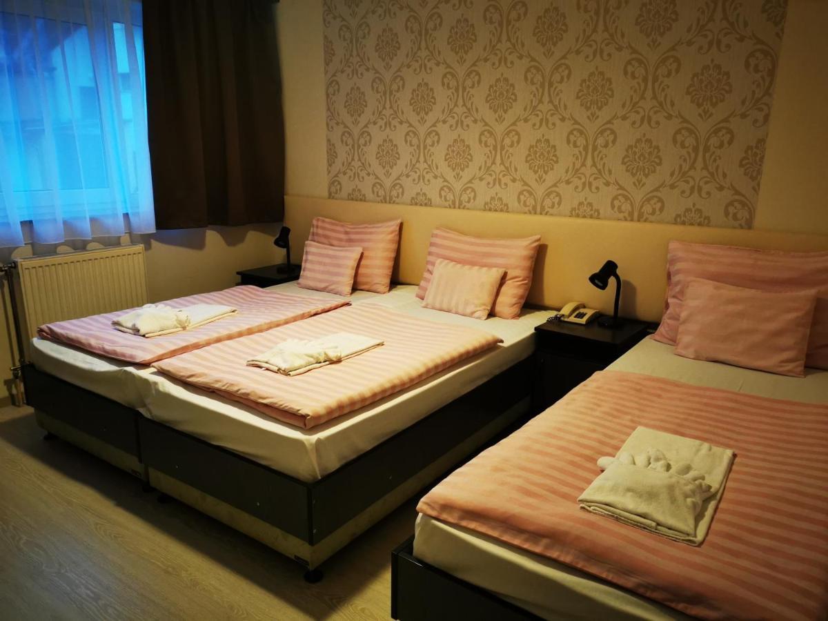 Patyi Etterem Es Hotel Bögöte المظهر الخارجي الصورة