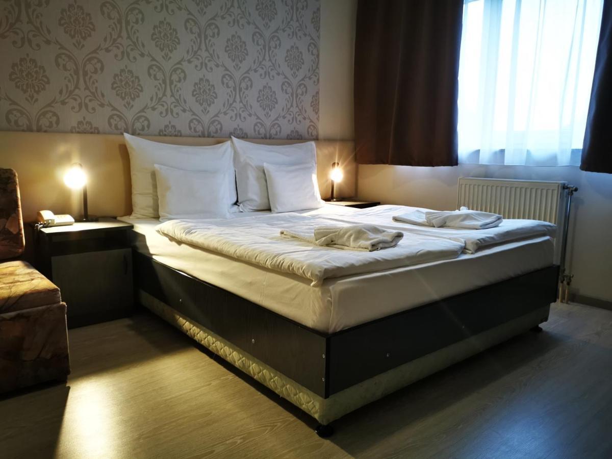 Patyi Etterem Es Hotel Bögöte المظهر الخارجي الصورة
