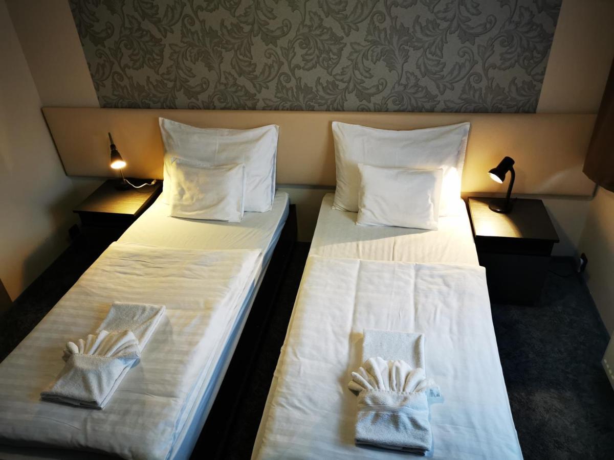 Patyi Etterem Es Hotel Bögöte المظهر الخارجي الصورة