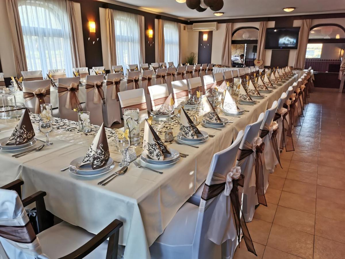 Patyi Etterem Es Hotel Bögöte المظهر الخارجي الصورة