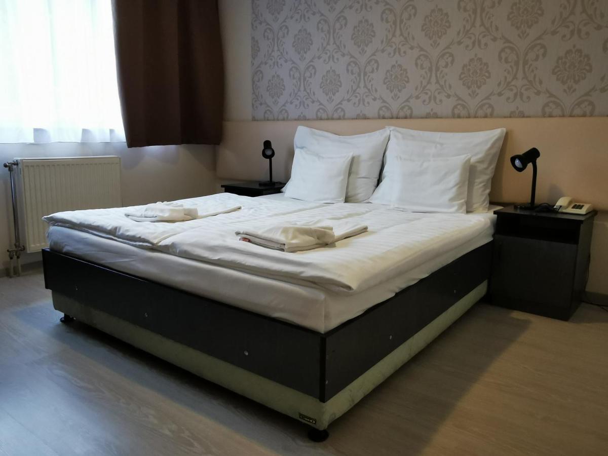 Patyi Etterem Es Hotel Bögöte المظهر الخارجي الصورة