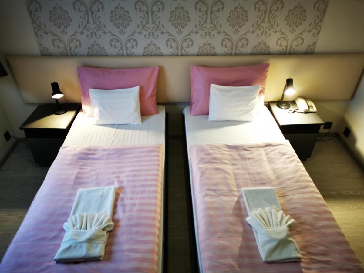 Patyi Etterem Es Hotel Bögöte المظهر الخارجي الصورة