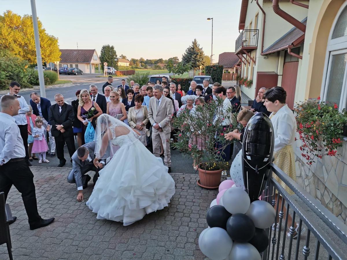 Patyi Etterem Es Hotel Bögöte المظهر الخارجي الصورة