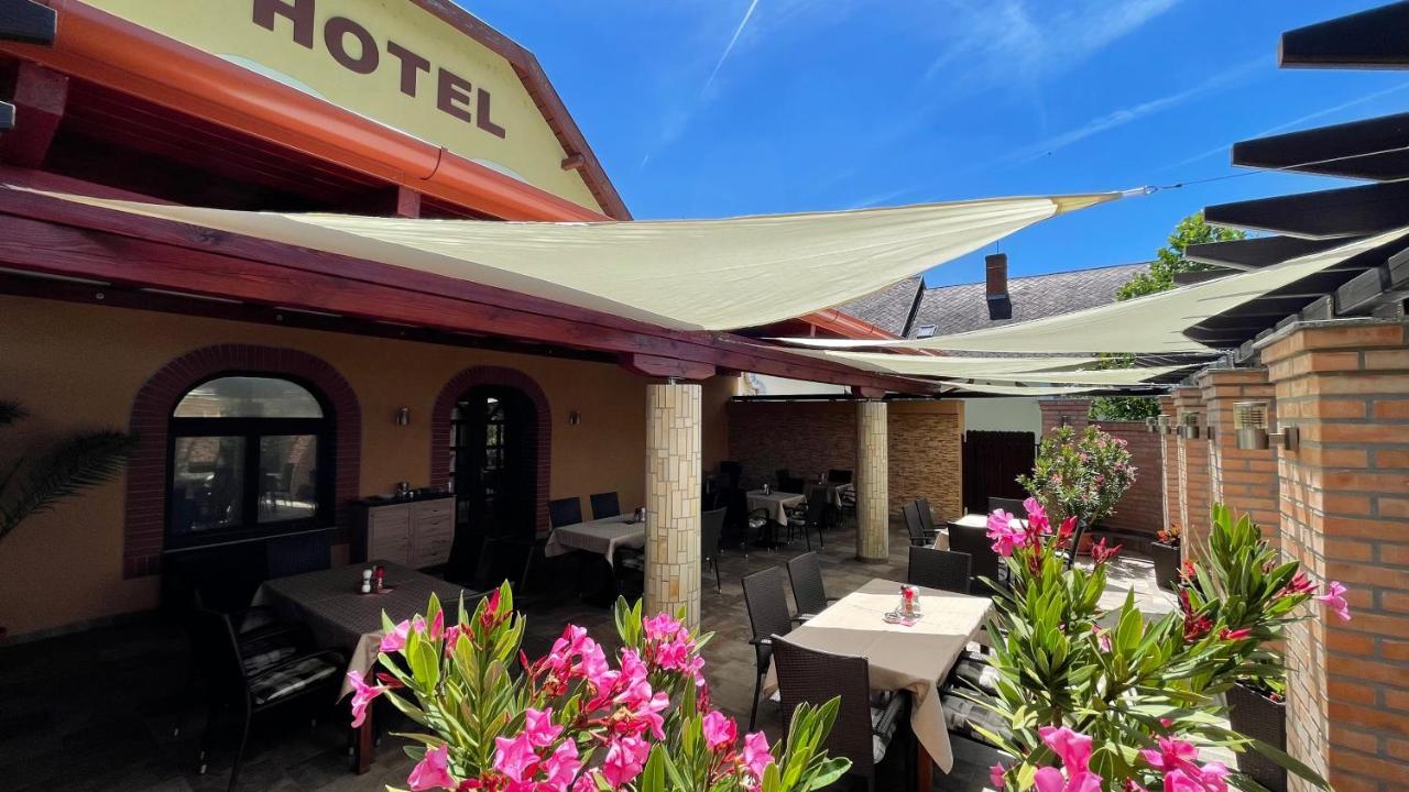 Patyi Etterem Es Hotel Bögöte المظهر الخارجي الصورة