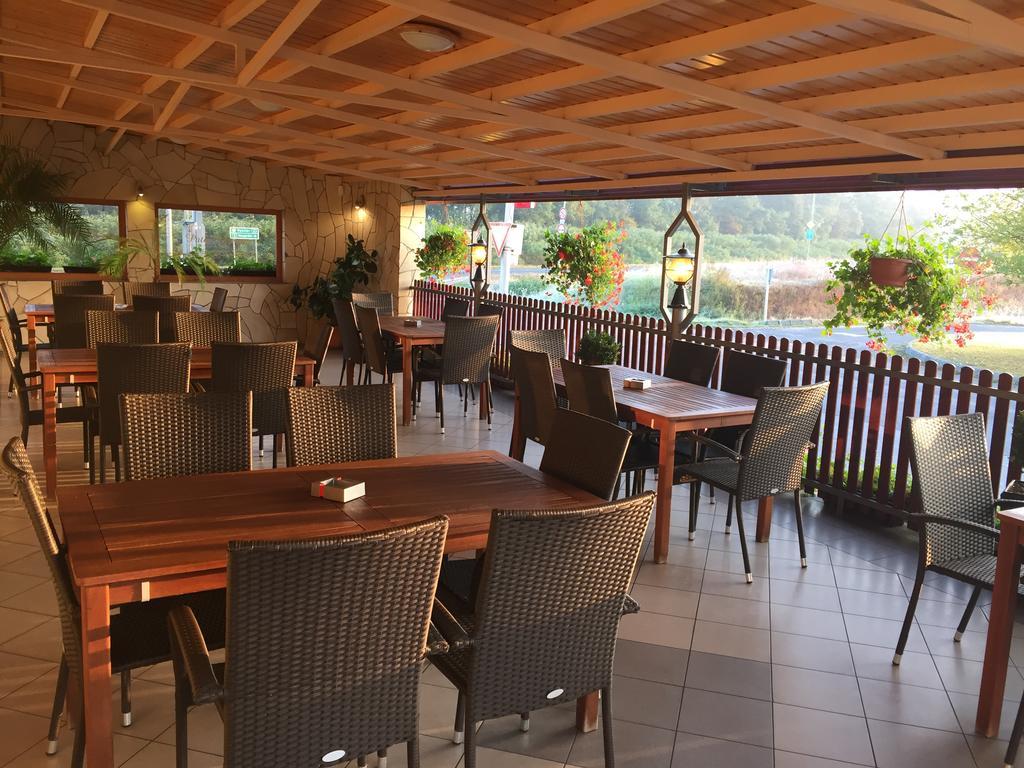 Patyi Etterem Es Hotel Bögöte المظهر الخارجي الصورة