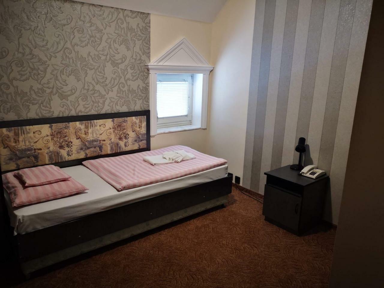 Patyi Etterem Es Hotel Bögöte المظهر الخارجي الصورة